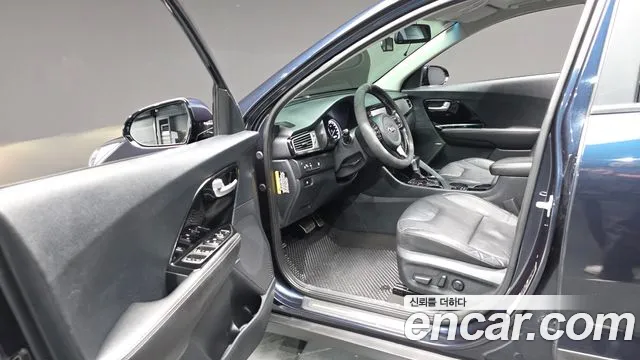 Kia Niro 2016 thumb 12