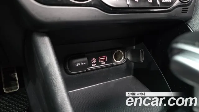 Kia Niro 2016 thumb 11
