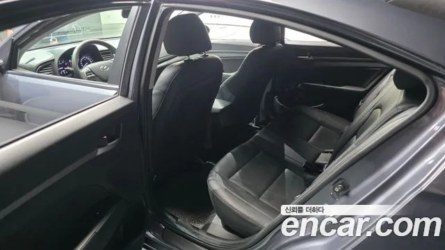 Hyundai Avante 2017 thumb 11