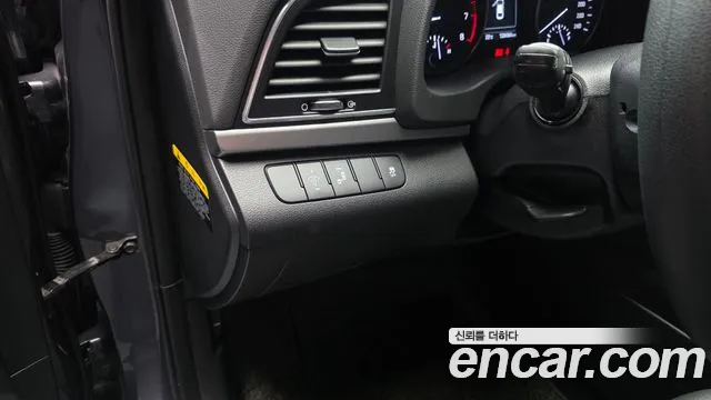 Hyundai Avante 2017 thumb 4