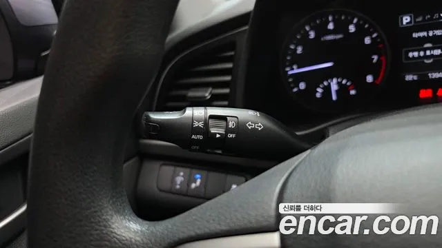 Hyundai Avante 2017 thumb 12