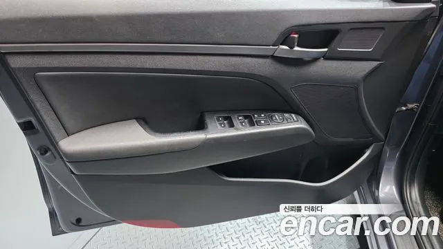 Hyundai Avante 2017 thumb 9