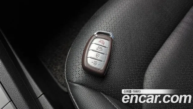 Hyundai Avante 2017 thumb 10