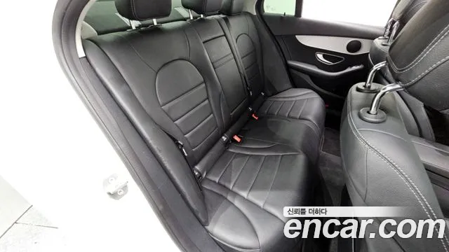 Mercedes-Benz C-Class 2020 thumb 2