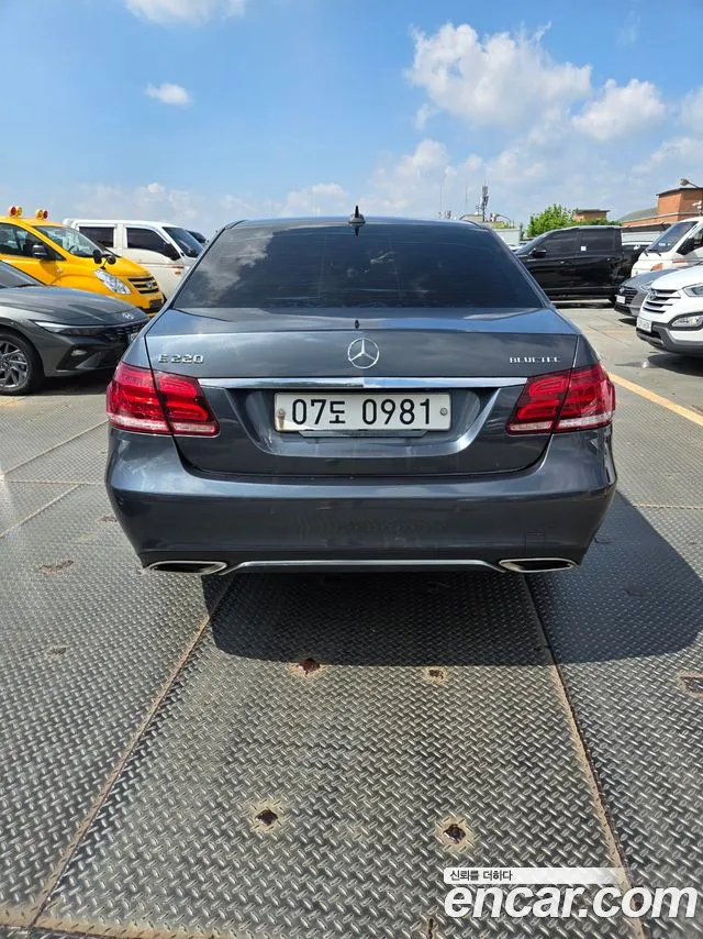 Mercedes-Benz E-Class 2016 thumb 9