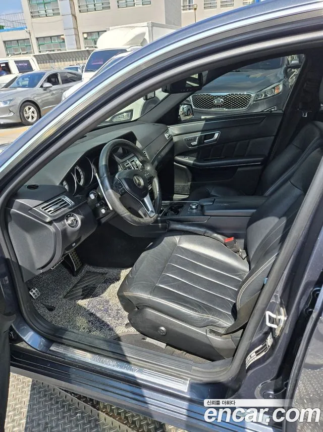 Mercedes-Benz E-Class 2016 thumb 10
