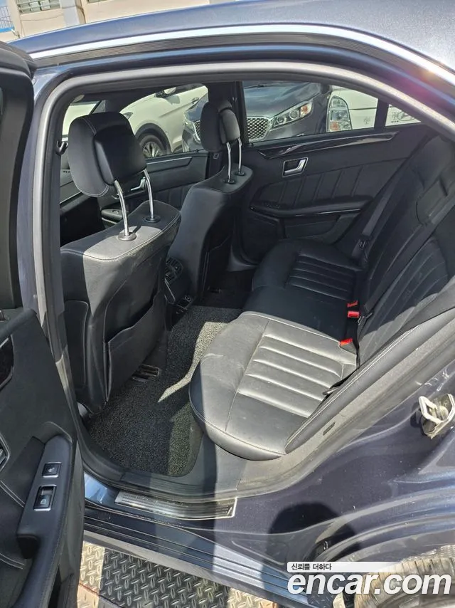 Mercedes-Benz E-Class 2016 thumb 8