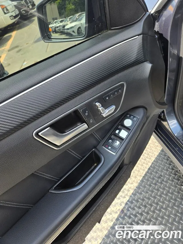 Mercedes-Benz E-Class 2016 thumb 2
