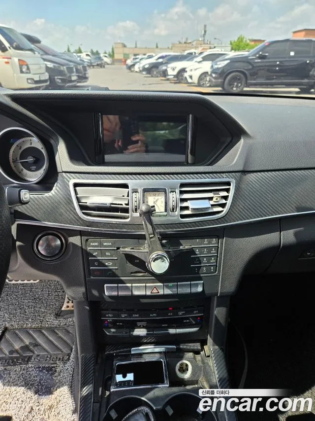 Mercedes-Benz E-Class 2016 thumb 11