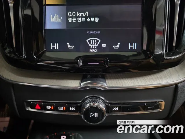 Volvo XC60 2020 thumb 4