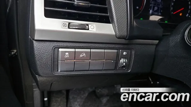 KGM Rexton 2019 thumb 9