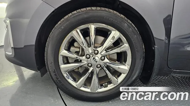 Kia Carnival 2018 thumb 5