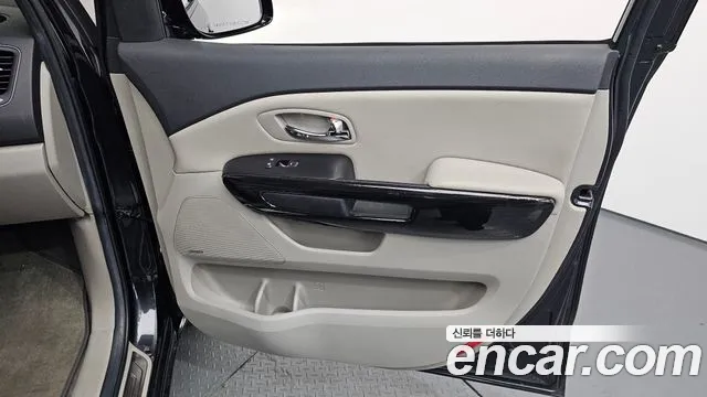 Kia Carnival 2018 thumb 8