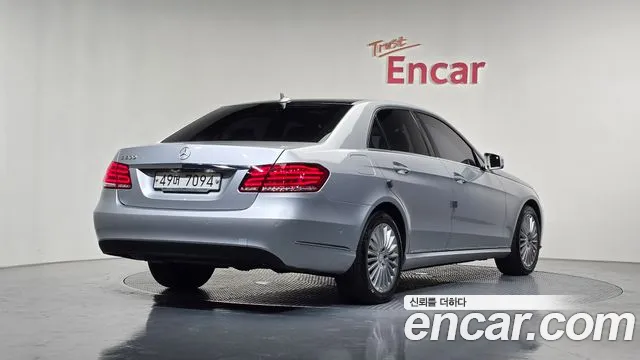 Mercedes-Benz E-Class 2013 thumb 3