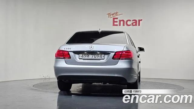 Mercedes-Benz E-Class 2013 thumb 4
