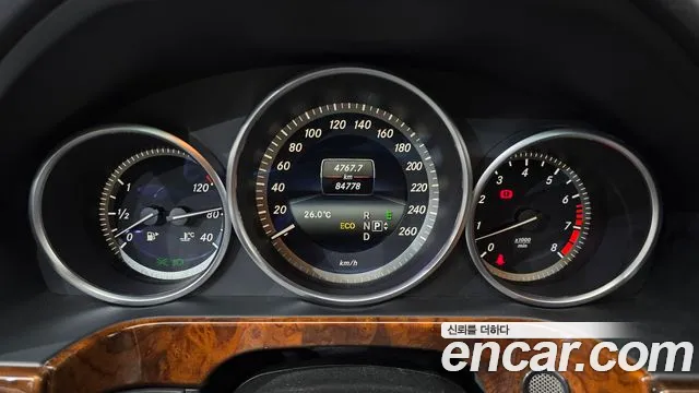 Mercedes-Benz E-Class 2013 thumb 2