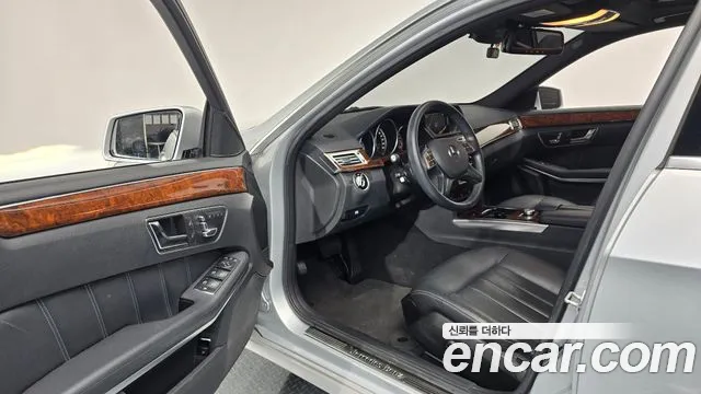 Mercedes-Benz E-Class 2013 thumb 9