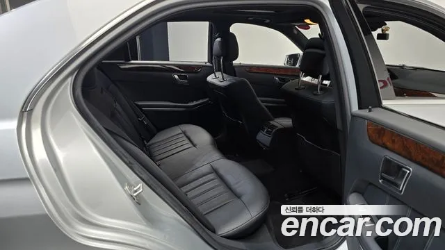 Mercedes-Benz E-Class 2013 thumb 10