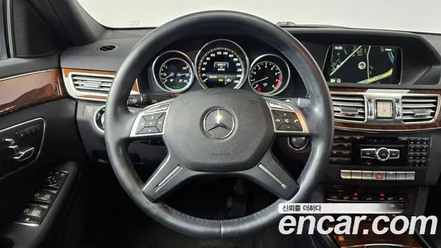 Mercedes-Benz E-Class 2013 thumb 11