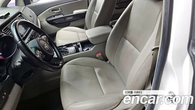 Kia Carnival 2014 thumb 9