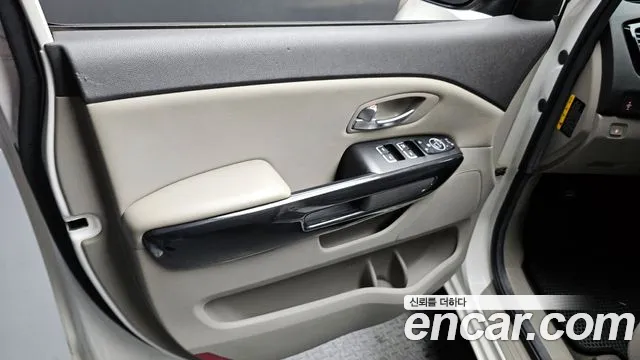 Kia Carnival 2014 thumb 6