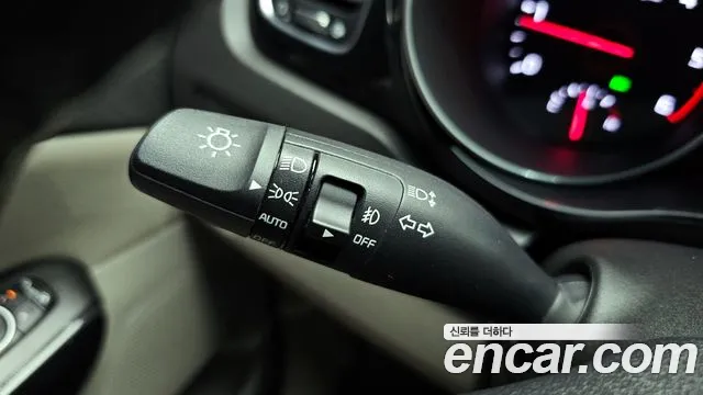 Kia Carnival 2014 thumb 8