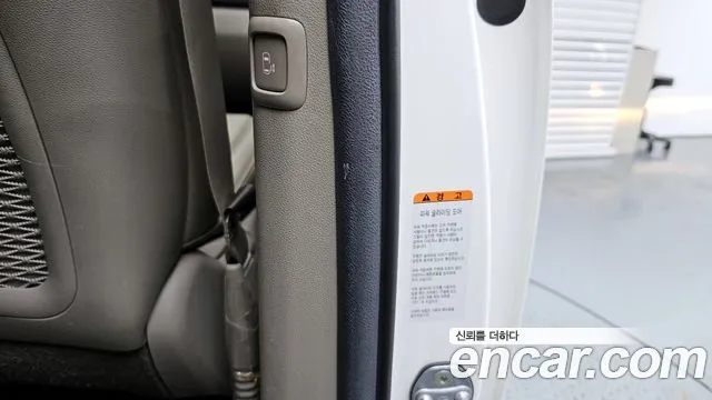 Kia Carnival 2014 thumb 11