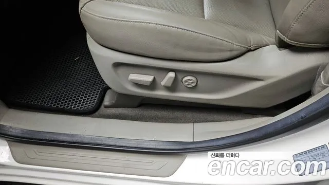 Kia Carnival 2014 thumb 12