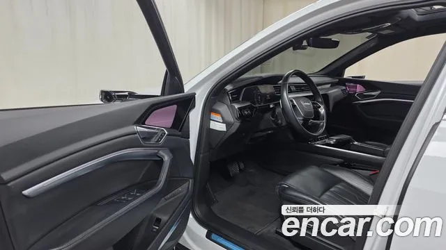 Audi e-tron 2021 thumb 11
