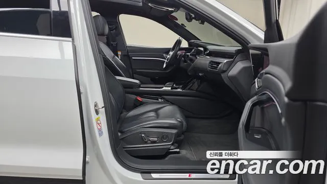 Audi e-tron 2021 thumb 6