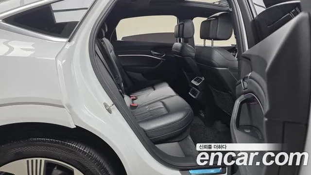 Audi e-tron 2021 thumb 9