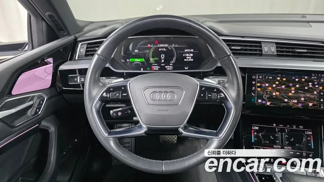 Audi e-tron 2021 thumb 10