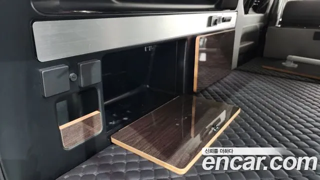 Hyundai Staria 2018 thumb 4