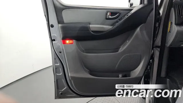 Hyundai Staria 2018 thumb 5