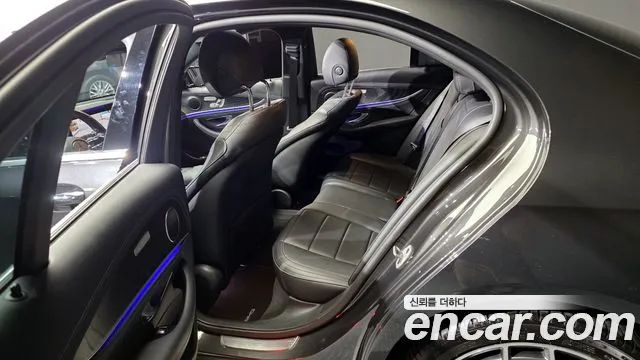 Mercedes-Benz E-Class 2020 thumb 10