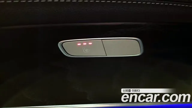 Mercedes-Benz E-Class 2020 thumb 12