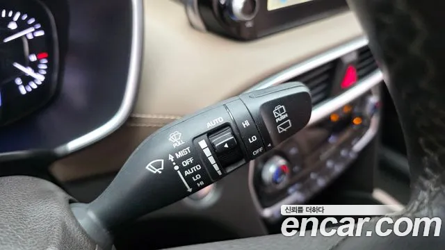 Hyundai Santa Fe 2018 thumb 10