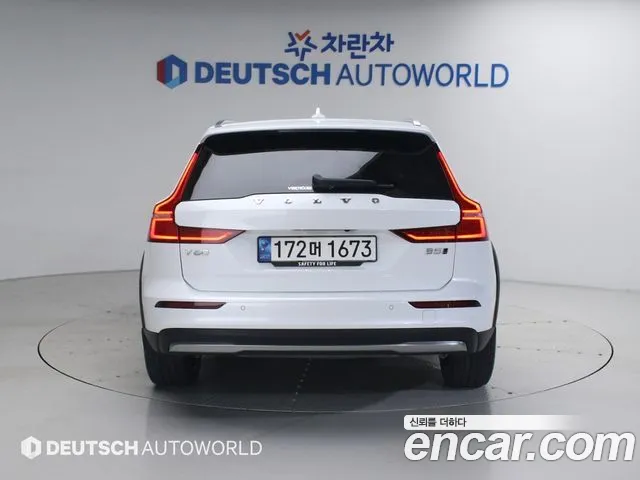 Volvo V60 Cross Country 2023 thumb 7