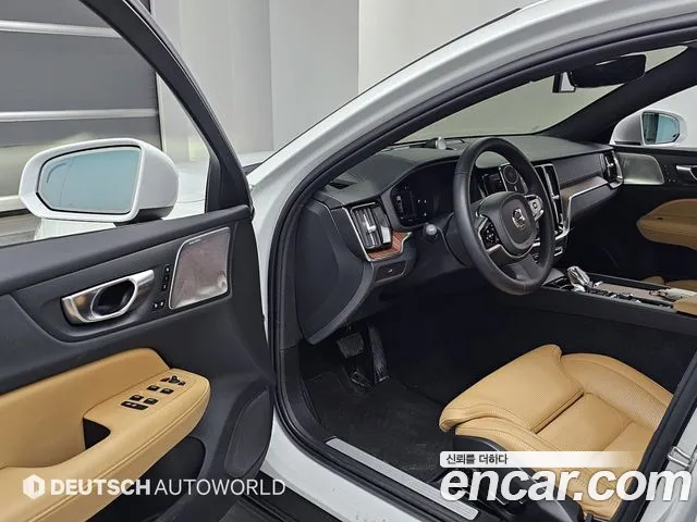 Volvo V60 Cross Country 2023 thumb 11