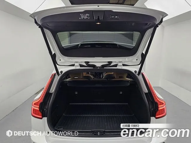Volvo V60 Cross Country 2023 thumb 4