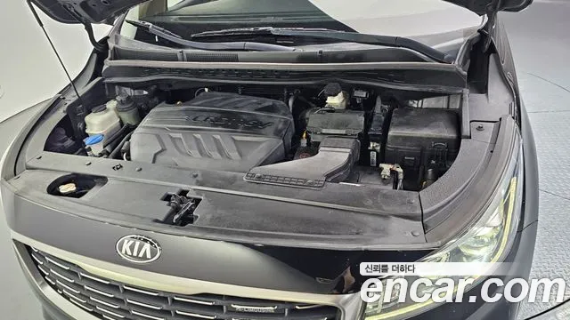 Kia Carnival 2018 thumb 4