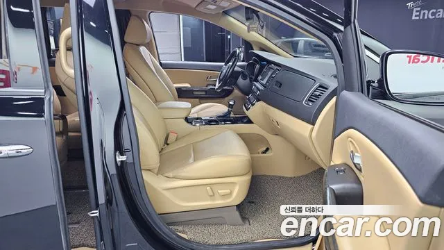 Kia Carnival 2018 thumb 11