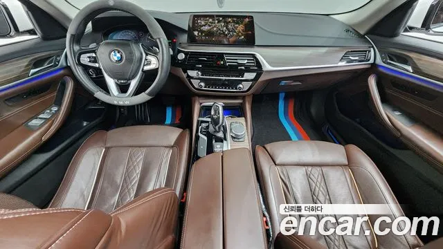 BMW 5 серии 2019 thumb 9