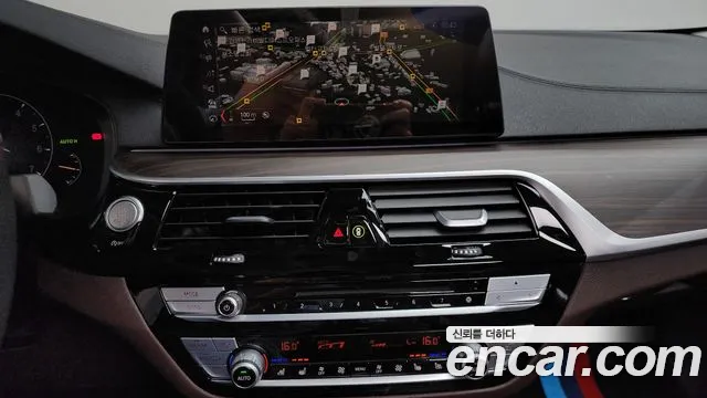 BMW 5 серии 2019 thumb 4