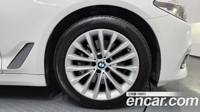 BMW 5 серии 2019 thumb 2