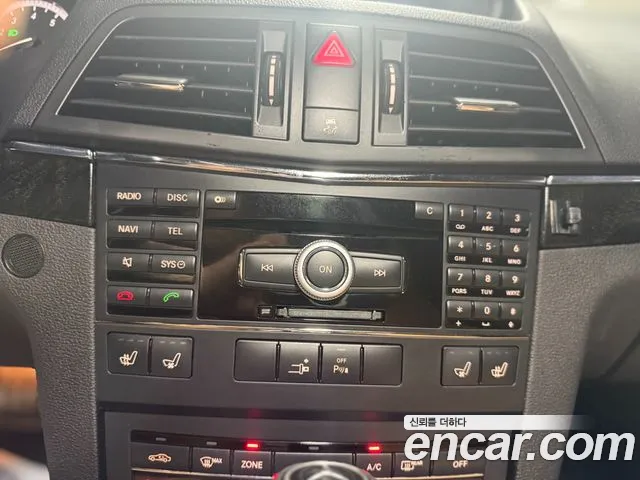 Mercedes-Benz E-Class 2010 thumb 12