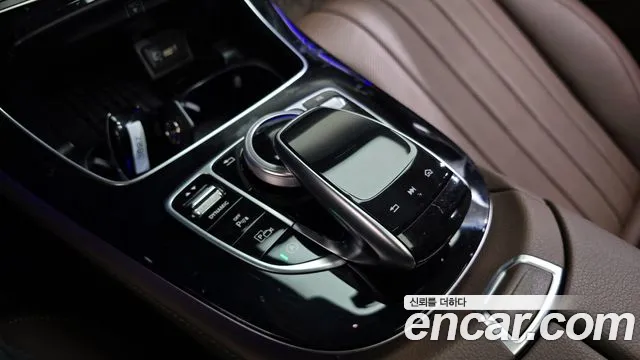 Mercedes-Benz E-Class 2020 thumb 11