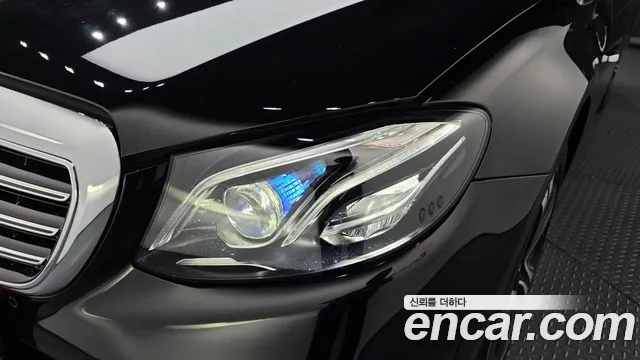 Mercedes-Benz E-Class 2020 thumb 2