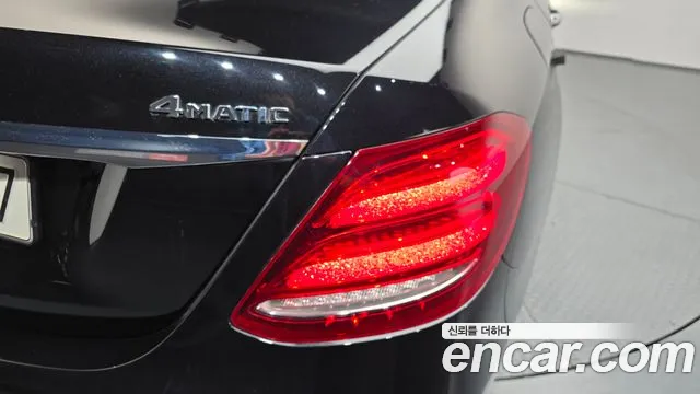 Mercedes-Benz E-Class 2020 thumb 9