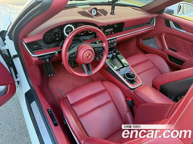 Porsche 911 2021 thumb 7